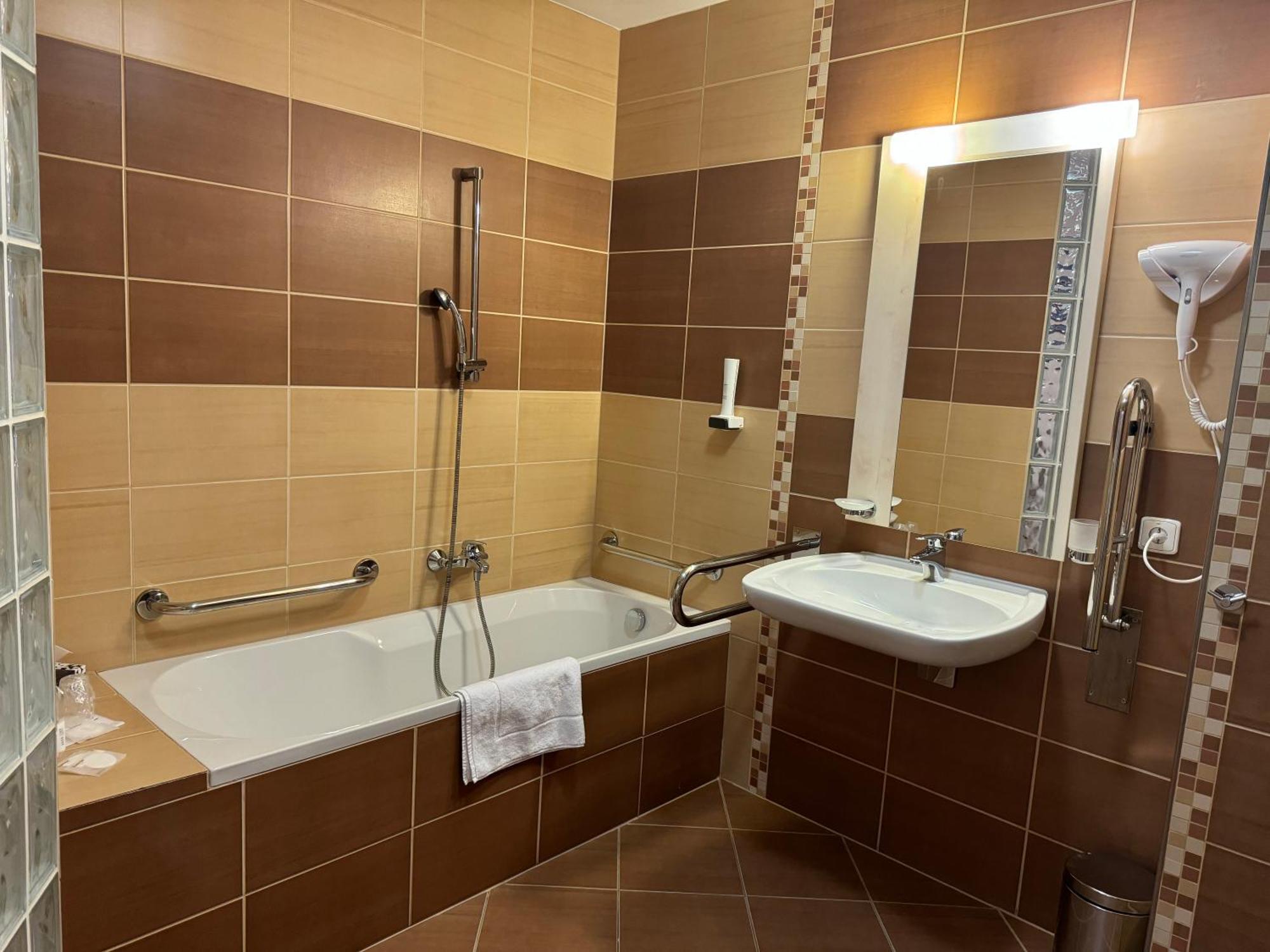 Apartment With Mountain View In Hotel Crocus, Štrbské Pleso מראה חיצוני תמונה