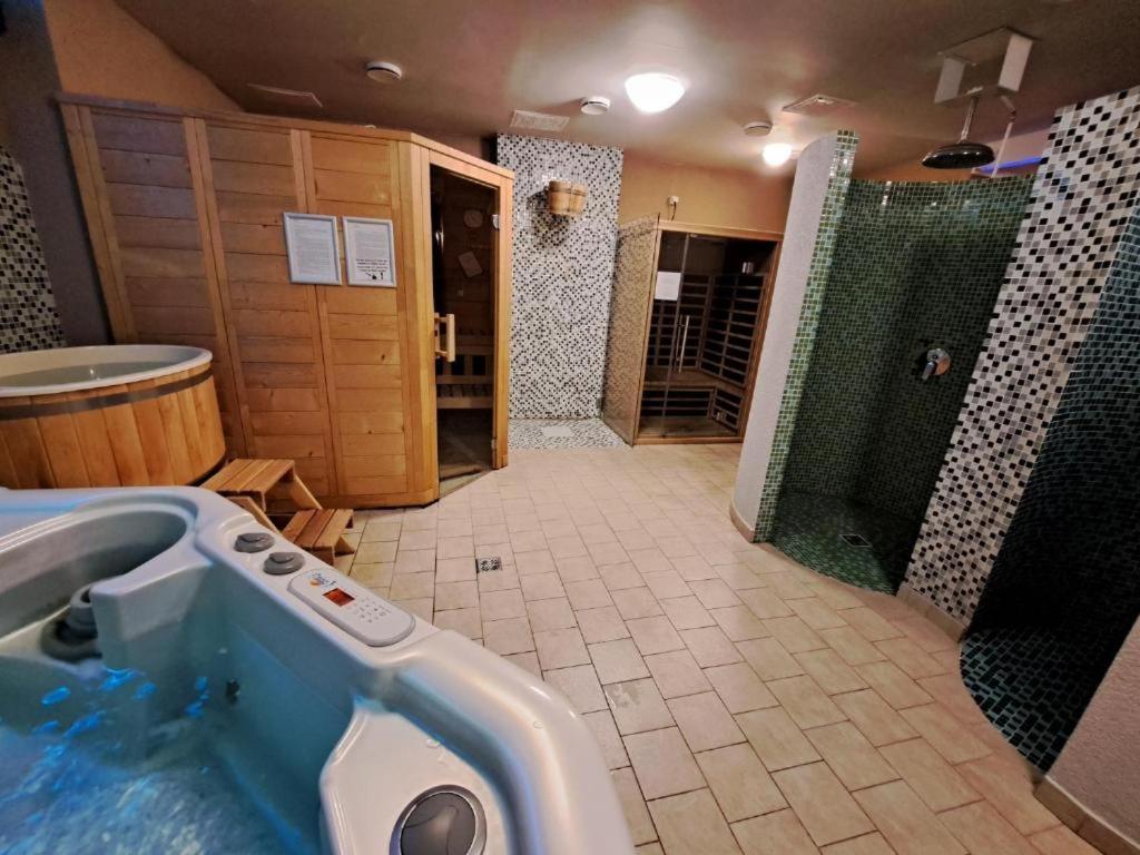 Apartment With Mountain View In Hotel Crocus, Štrbské Pleso מראה חיצוני תמונה
